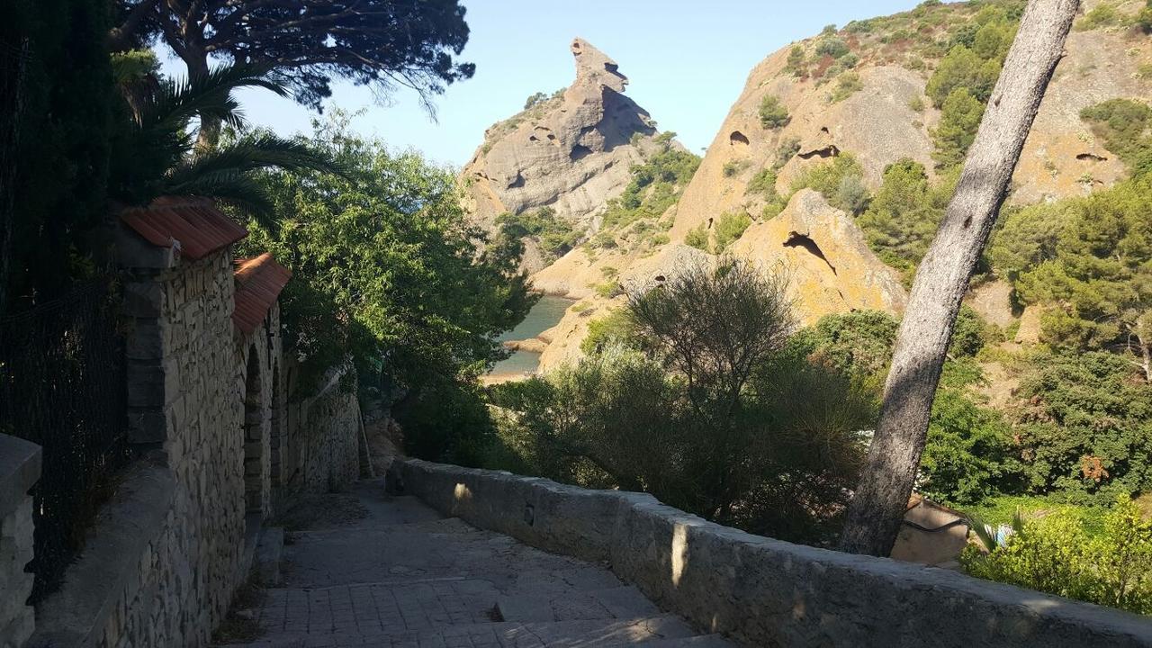 Château Le Martinet Violès Exterior foto